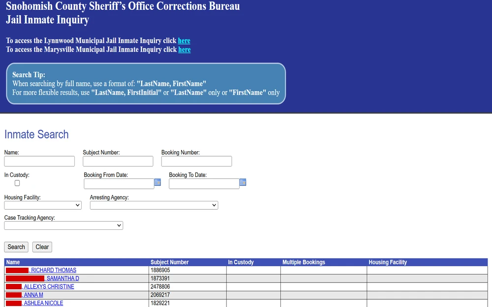 A screenshot displaying a Snohomish County inmate search result showing information such as name, subject number, booking number, booking dates, housing facility, arresting agency and case tracking agency from the Snohomish County Sheriff's Office website.